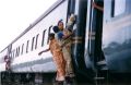 Frauen am Zug, aus: Die glücklichsten Menschen der Welt